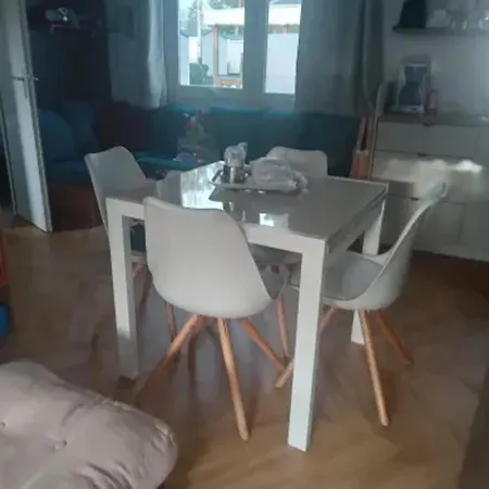 Accueillant A Avec Piscine